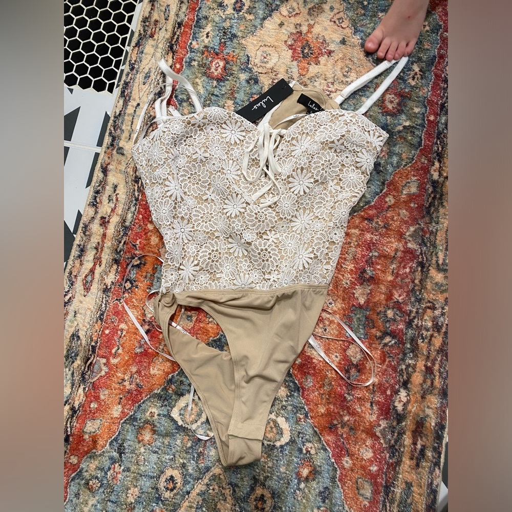 Lulus white and tan flower bodysuit